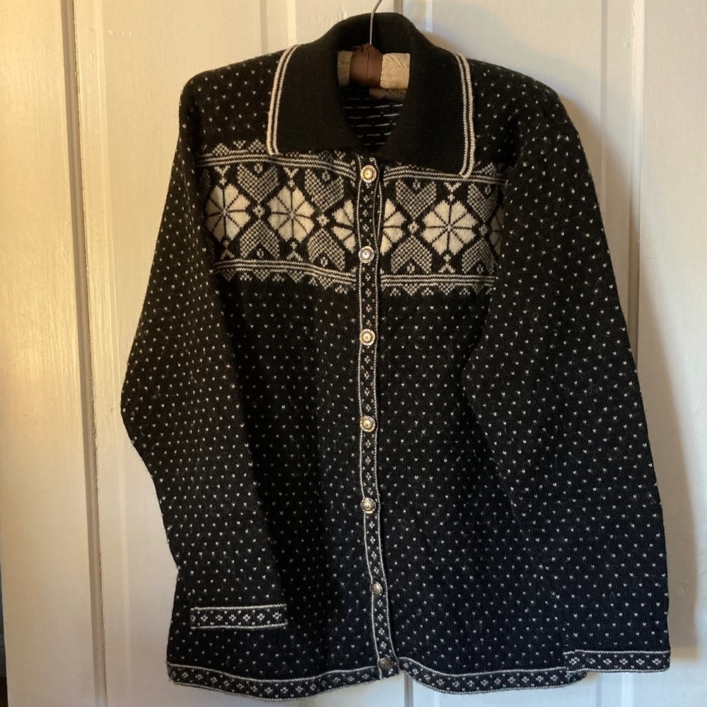 Nordic patterned 100% wool vintage cardigan